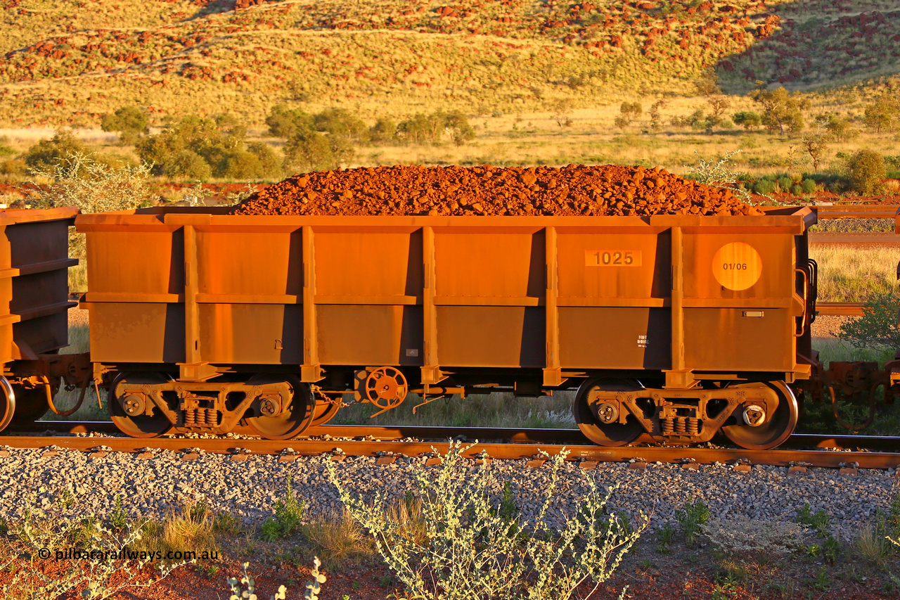 1025 170513 8661
Robe River ore waggon 1025, built by Bradken Rail Qld in January 2006, rotary coupler end handbrake side loaded view, Cape Lambert yard, May 13, 2017.
Keywords: 1025;Bradken-Rail-Qld;Robe-ore-waggon;