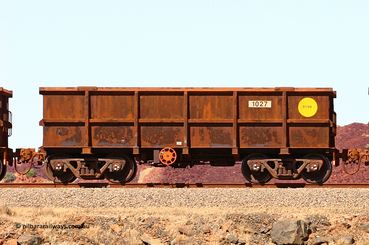 1027 060722 7437
Robe River ore waggon 1027, built by Bradken Rail Qld in January 2006, handbrake side empty view at the 45.4 km just south of Harding Siding on the Cape Lambert line. July 22, 2006.
Keywords: 1027;Bradken-Rail-Qld;Robe-ore-waggon;