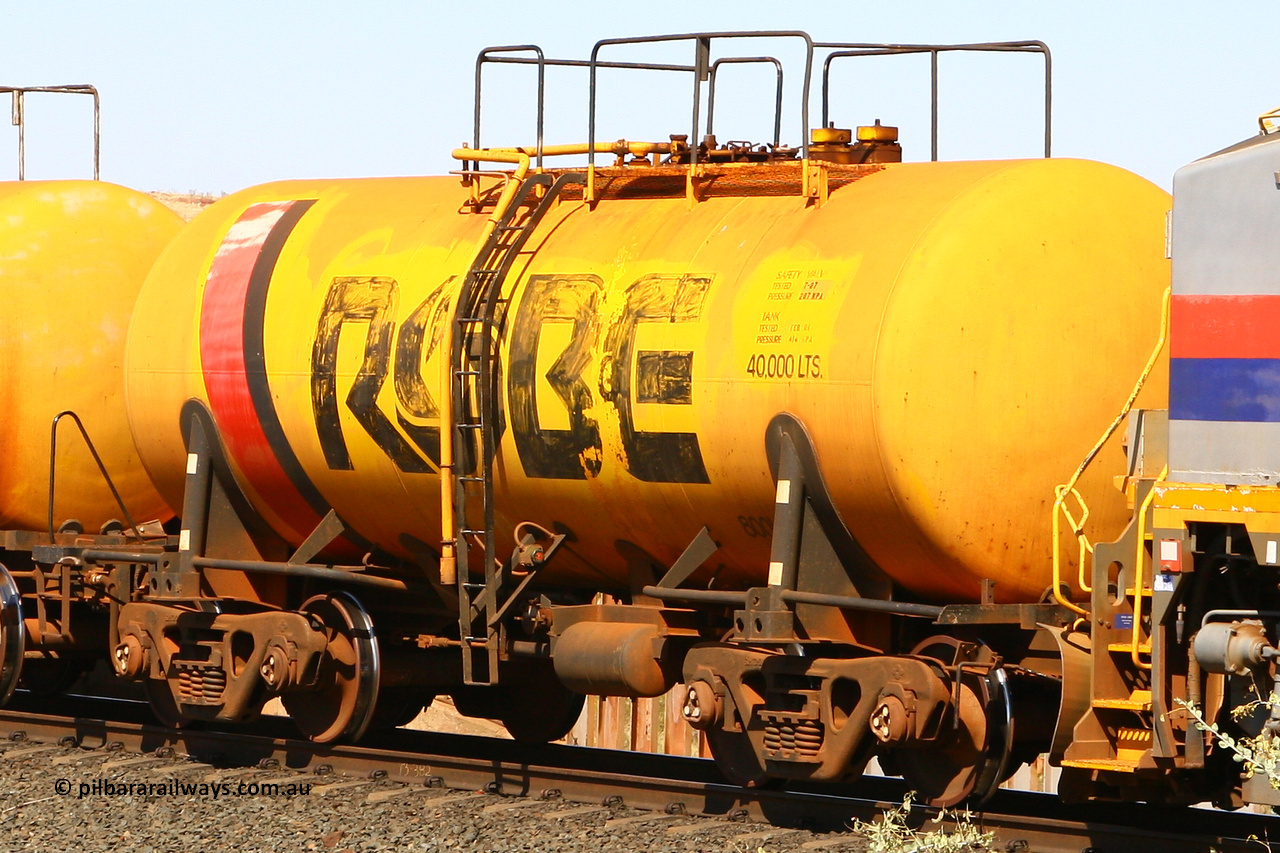 8001 070915 0881
Robe River diesel fuel tank waggon 8001 running loaded at the front of an empty ore train, built by Comeng NSW in September 1972 with a 45,000 litre capacity, at the 73.4 km on the Deepdale line, Western Creek, September 15, 2007.
Keywords: 8001;Comeng-NSW;Robe-tank-waggon;