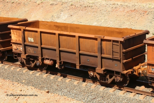 0016 160306 1244
Robe River ore waggon 016, built by Nippon Sharyo Nihon, fixed coupler non-handbrake side empty view at Greenpool on the Cape Lambert line. March 6, 2016.
Keywords: 016;Nippon-Sharyo-Nihon;Robe-ore-waggon;