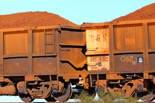 0068 180616 1681
Robe River ore waggon 068, built by Nippon Sharyo Nihon, fixed coupler non-handbrake side loaded partial view at the 33.7 km, Arches on the Cape Lambert line, June 16, 2018.
Keywords: 068;Nippon-Sharyo-Nihon;Robe-ore-waggon;