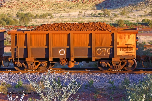 0070 170513 8759
Robe River ore waggon 070, built by Nippon Sharyo Nihon, handbrake side loaded view, Cape Lambert yard, May 13, 2017.
Keywords: 070;Nippon-Sharyo-Nihon;Robe-ore-waggon;