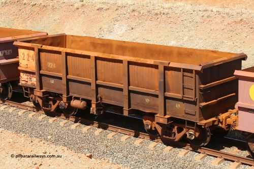 0224 160306 1270
Robe River ore waggon 224, built by Nippon Sharyo Nihon, fixed coupler non-handbrake side empty view at Greenpool on the Cape Lambert line. March 6, 2016.
Keywords: 224;Nippon-Sharyo-Nihon;Robe-ore-waggon;