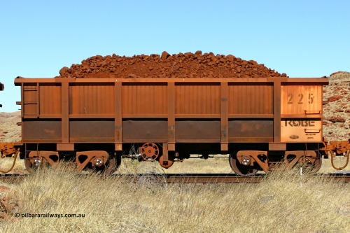 0225 060722 7518
Robe River ore waggon 225, built by Nippon Sharyo Nihon, handbrake side loaded view at the 78.8 km between Western Creek and Maitland on the Deepdale line. July 22, 2006.
Keywords: 225;Nippon-Sharyo-Nihon;Robe-ore-waggon;
