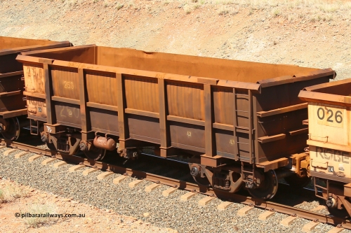 0250 160306 1344
Robe River ore waggon 250, built by Nippon Sharyo Nihon, fixed coupler non-handbrake side empty view at Greenpool on the Cape Lambert line. March 6, 2016.
Keywords: 250;Nippon-Sharyo-Nihon;Robe-ore-waggon;