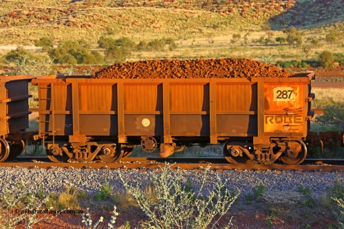 0287 170513 8692
Robe River ore waggon 287, built by Nippon Sharyo Nihon, handbrake side loaded view, Cape Lambert yard, May 13, 2017.
Keywords: 287;Nippon-Sharyo-Nihon;Robe-ore-waggon;