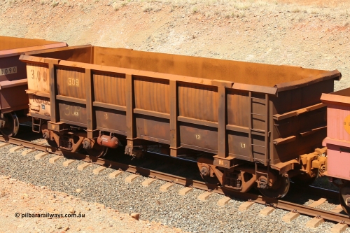 0309 160306 1293
Robe River ore waggon 309, built by Nippon Sharyo Nihon, fixed coupler non-handbrake side empty view at Greenpool on the Cape Lambert line. March 6, 2016.
Keywords: 309;Nippon-Sharyo-Nihon;Robe-ore-waggon;