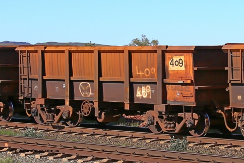 0409 160727 0976
Robe River ore waggon 409, built by Tomlinson Steel WA, rotary coupler end handbrake side empty view at Harding Siding on the Cape Lambert line, July 27, 2016.
Keywords: 409;Tomlinson-Steel-WA;Robe-ore-waggon;