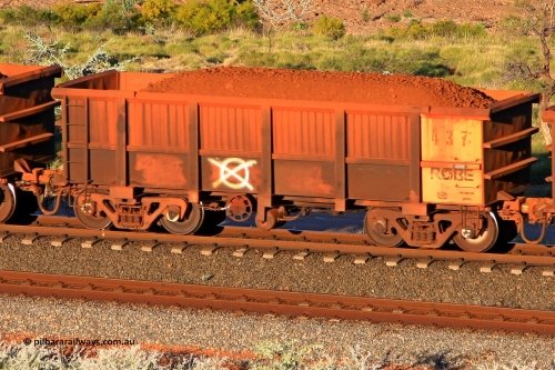 0437 110602 1742
Robe River ore waggon 437, built by Tomlinson Steel WA, rotary coupler end handbrake side loaded view at the 71 km, Western Creek on the Deepdale line. June 2, 2011.
Keywords: 437;Tomlinson-Steel-WA;Robe-ore-waggon;
