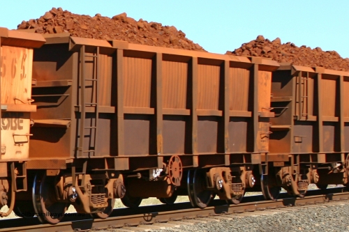 0455 060716 7188
Robe River ore waggon 455, built by Tomlinson Steel WA, fixed coupler end handbrake side loaded view at the 71 km on the Deepdale line, Western Creek, July 16, 2006.
Keywords: 455;Tomlinson-Steel-WA;Robe-ore-waggon;