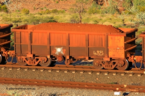 0485 110602 1680
Robe River ore waggon 485, built by Tomlinson Steel WA, rotary coupler end handbrake side loaded view at the 71 km, Western Creek on the Deepdale line. June 2, 2011.
Keywords: 485;Tomlinson-Steel-WA;Robe-ore-waggon;