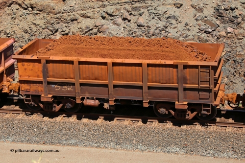 0532 160306 1619
Robe River ore waggon 532, built by Tomlinson Steel WA, fixed coupler non-handbrake side loaded view, at the 45 km, Harding Siding on the Cape Lambert line. March 6, 2016.
Keywords: 532;Tomlinson-Steel-WA;Robe-ore-waggon;