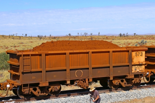 0573 170729 0275
Robe River ore waggon 573, built by Tomlinson Steel WA, fixed coupler handbrake side loaded view at the 103 km, between Maitland Siding and the Fortescue River on the Deepdale line. July 29, 2017.
Keywords: 573;Tomlinson-Steel-WA;Robe-ore-waggon;