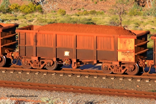 0649 110602 1691
Robe River ore waggon 646, built by Tomlinson Steel WA, rotary coupler end handbrake side loaded view at the 71 km, Western Creek on the Deepdale line. June 2, 2011.
Keywords: 649;Tomlinson-Steel-WA;Robe-ore-waggon;