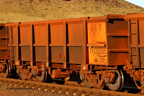 0687 060722 7590
Robe River ore waggon 687, built by Tomlinson Steel WA, rotary coupler end handbrake side empty view, at the 11.7 km, Cape Lambert. July 22, 2006.
Keywords: 687;Tomlinson-Steel-WA;Robe-ore-waggon;