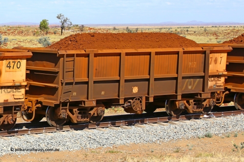 0707 170729 0230
Robe River ore waggon 707, built by Tomlinson Steel WA, fixed coupler handbrake side loaded view at the 103 km, between Maitland Siding and the Fortescue River on the Deepdale line. July 29, 2017.
Keywords: 707;Tomlinson-Steel-WA;Robe-ore-waggon;