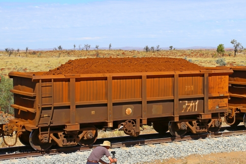 0711 170729 0259
Robe River ore waggon 711, built by Tomlinson Steel WA, fixed coupler handbrake side loaded view at the 103 km, between Maitland Siding and the Fortescue River on the Deepdale line. July 29, 2017.
Keywords: 711;Tomlinson-Steel-WA;Robe-ore-waggon;