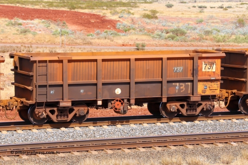 0737 141124 6800
Robe River ore waggon 737, built by Tomlinson Steel WA, fixed coupler handbrake side empty view at the 25 km at Arches Siding on the Cape Lambert line. November 24, 2014.
Keywords: 737;Tomlinson-Steel-WA;Robe-ore-waggon;