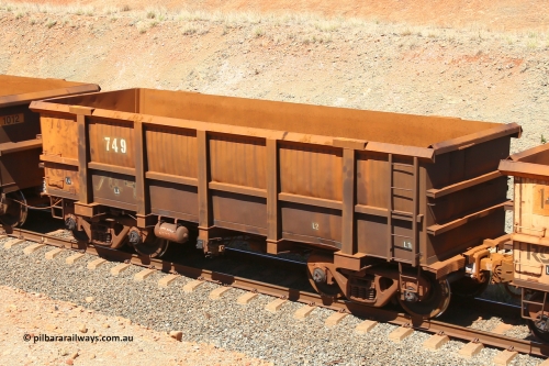 0749 160306 1349
Robe River ore waggon 749, built by Tomlinson Steel WA, fixed coupler non-handbrake side empty view at Greenpool on the Cape Lambert line. March 6, 2016.
Keywords: 749;Tomlinson-Steel-WA;Robe-ore-waggon;