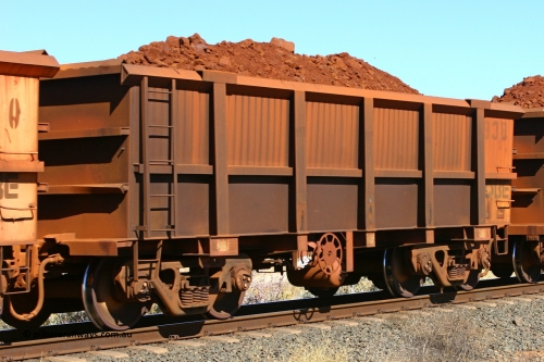 0938 060716 7186
Robe River ore waggon 938, built by Centurion Industries WA, fixed coupler end handbrake side loaded view at the 71 km on the Deepdale line, Western Creek, July 16, 2006.
Keywords: 938;Centurion-Industries-WA;Robe-ore-waggon;