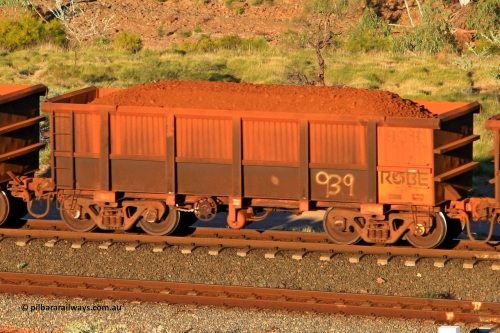 0939 110602 1643
Robe River ore waggon 939, built by Centurion Industries WA, rotary coupler end handbrake side loaded view at the 71 km, Western Creek on the Deepdale line. June 2, 2011.
Keywords: 939;Centurion-Industries-WA;Robe-ore-waggon;