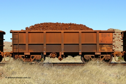 0964 060722 7506
Robe River ore waggon 964, built by Centurion Industries WA, handbrake side loaded view at the 78.8 km between Western Creek and Maitland on the Deepdale line. July 22, 2006.
Keywords: 964;Centurion-Industries-WA;Robe-ore-waggon;