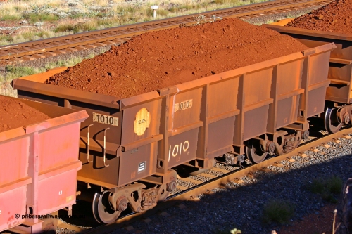 1010 210322 9706
Robe River ore waggon 1010, built by Bradken Rail Qld in December 2005, rotary coupler end non-handbrake side loaded view, at the 17 km on the Cape Lambert line, March 22, 2021.
Keywords: 1010;Bradken-Rail-Qld;Robe-ore-waggon;