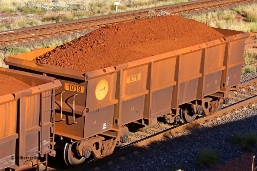 1019 210322 9796
Robe River ore waggon 1019, built by Bradken Rail Qld in January 2006, rotary coupler end non-handbrake side loaded view, at the 17 km on the Cape Lambert line, March 22, 2021.
Keywords: 1019;Bradken-Rail-Qld;Robe-ore-waggon;