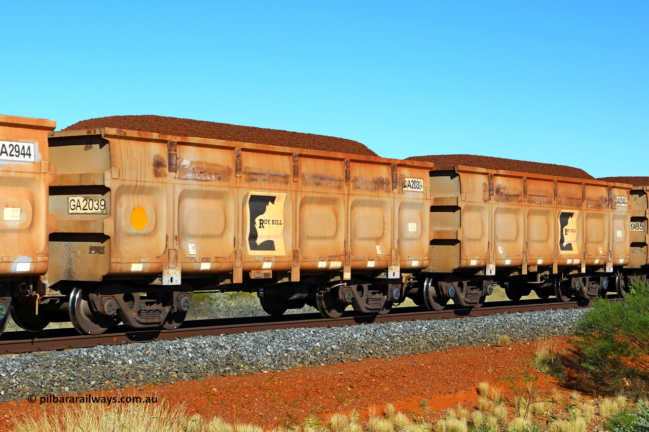 250501 0305
At the 88.448 km, just south of HPPL crossing loop on the Roy Hill line, loaded Roy Hill waggon pair GA 2039 - GA 2040, built in China by CSR Yangtze as an CCK138 model ore waggon. May 1, 2025.
Keywords: GA-type;GA2039-GA2040;CSR-Yangtze;CCK138;
