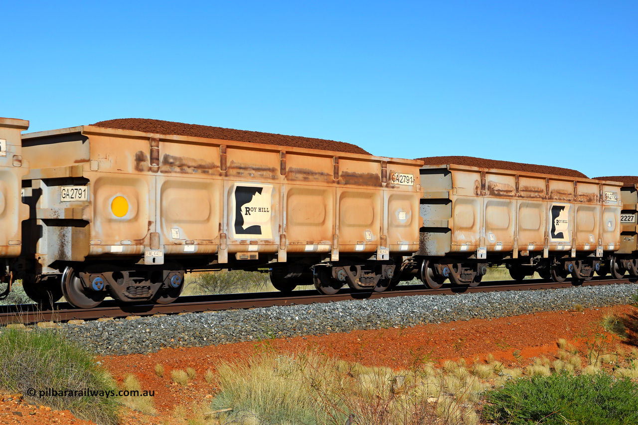 250501 0339
At the 88.448 km, just south of HPPL crossing loop on the Roy Hill line, loaded Roy Hill waggon pair GA 2791 - GA 2792, built in China by CSR Yangtze as an CCK138 model ore waggon. May 1, 2025.
Keywords: GA-type;GA2791-GA2792;CSR-Yangtze;CCK138;