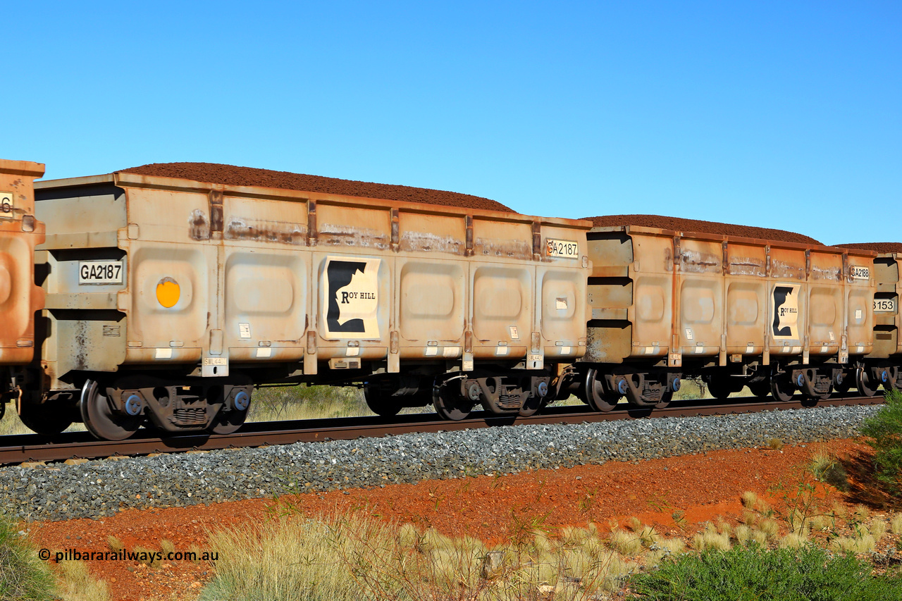 250501 0353
At the 88.448 km, just south of HPPL crossing loop on the Roy Hill line, loaded Roy Hill waggon pair GA 2187 - GA 2188, built in China by CSR Yangtze as an CCK138 model ore waggon. May 1, 2025.
Keywords: GA-type;GA2187-GA2188;CSR-Yangtze;CCK138;