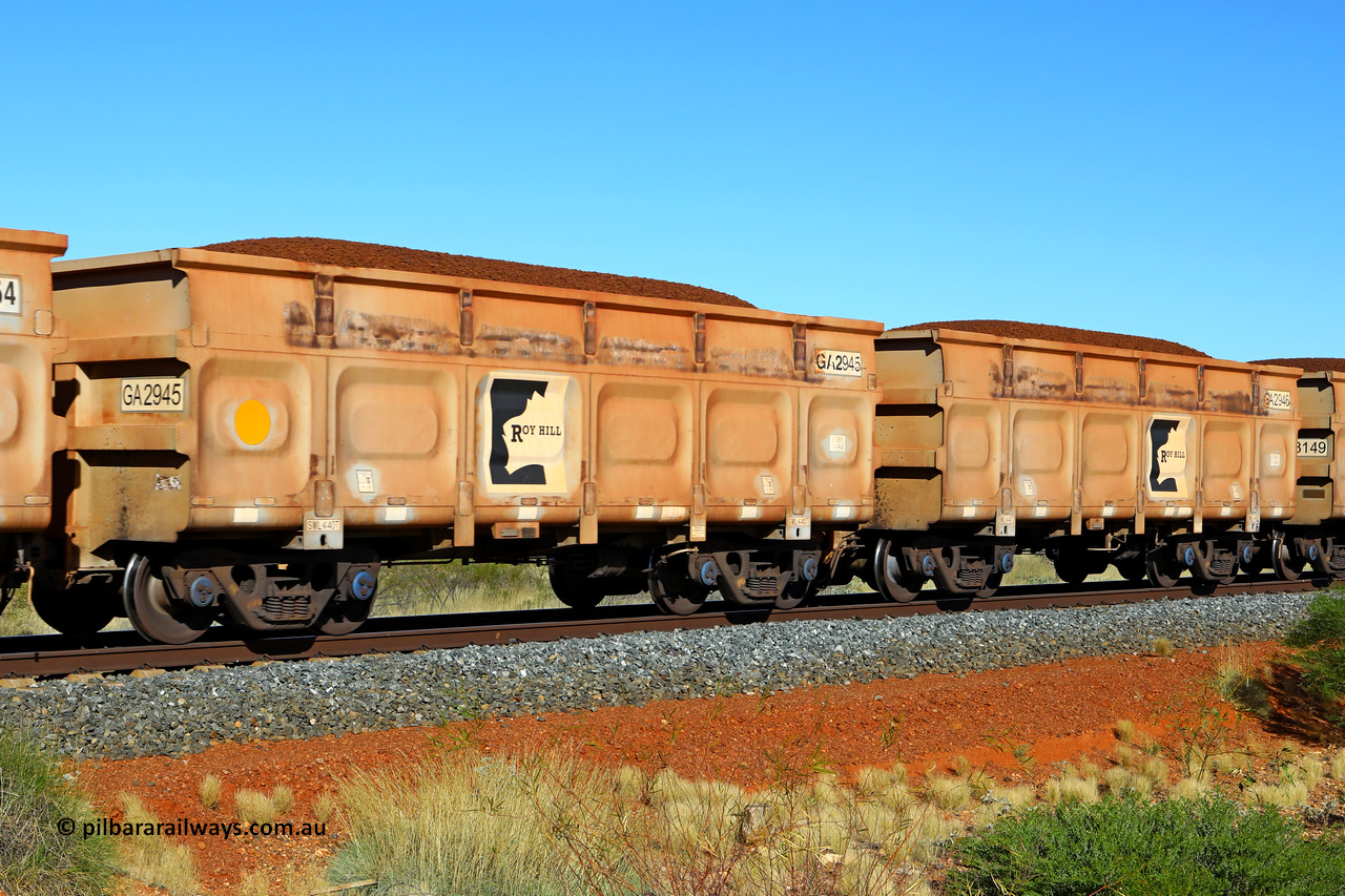 250501 0355
At the 88.448 km, just south of HPPL crossing loop on the Roy Hill line, loaded Roy Hill waggon pair GA 2945 - GA 2946, built in China by CSR Yangtze as an CCK138 model ore waggon. May 1, 2025.
Keywords: GA-type;GA2945-GA2946;CSR-Yangtze;CCK138;