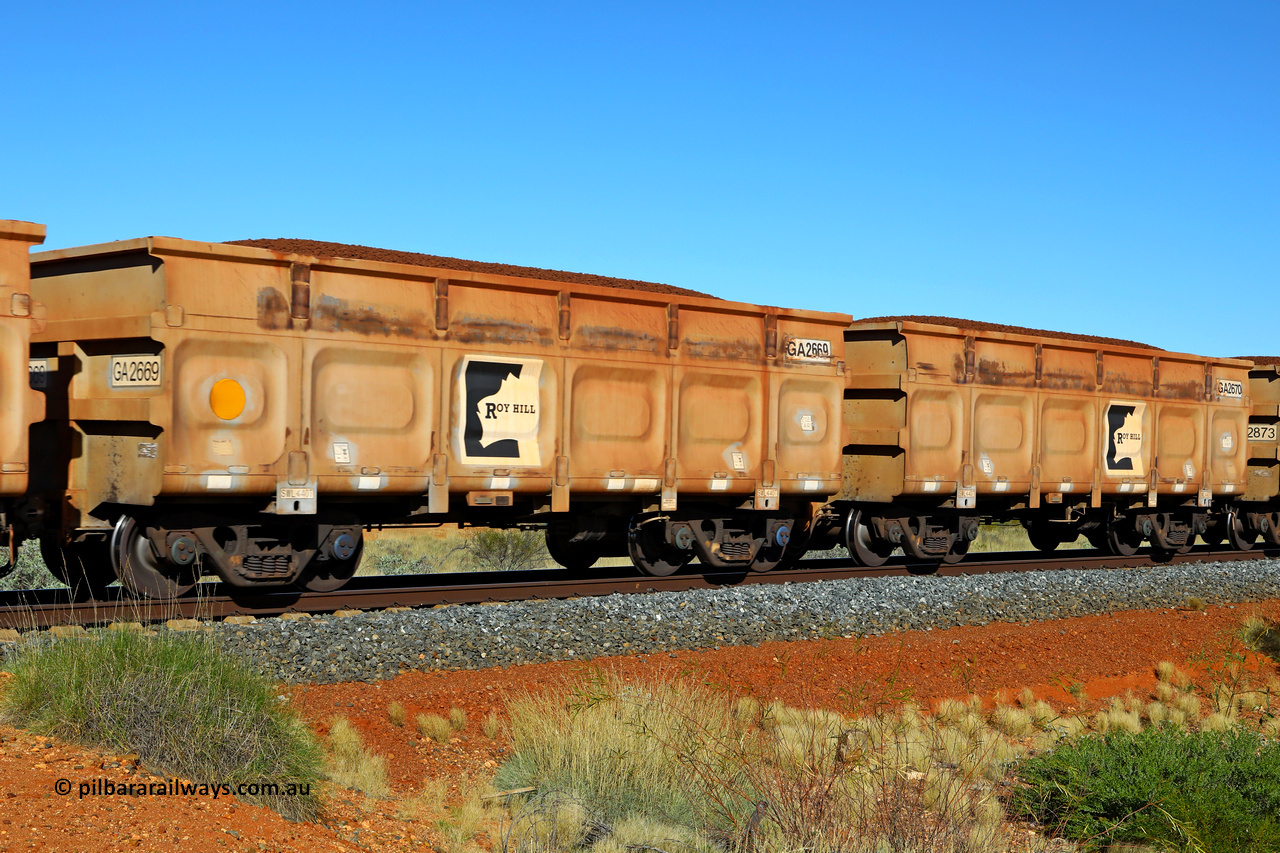 250501 0412
At the 88.448 km, just south of HPPL crossing loop on the Roy Hill line, loaded Roy Hill waggon pair GA 2669 - GA 2670, built in China by CSR Yangtze as an CCK138 model ore waggon. May 1, 2025.
Keywords: GA-type;GA2669-GA2670;CSR-Yangtze;CCK138