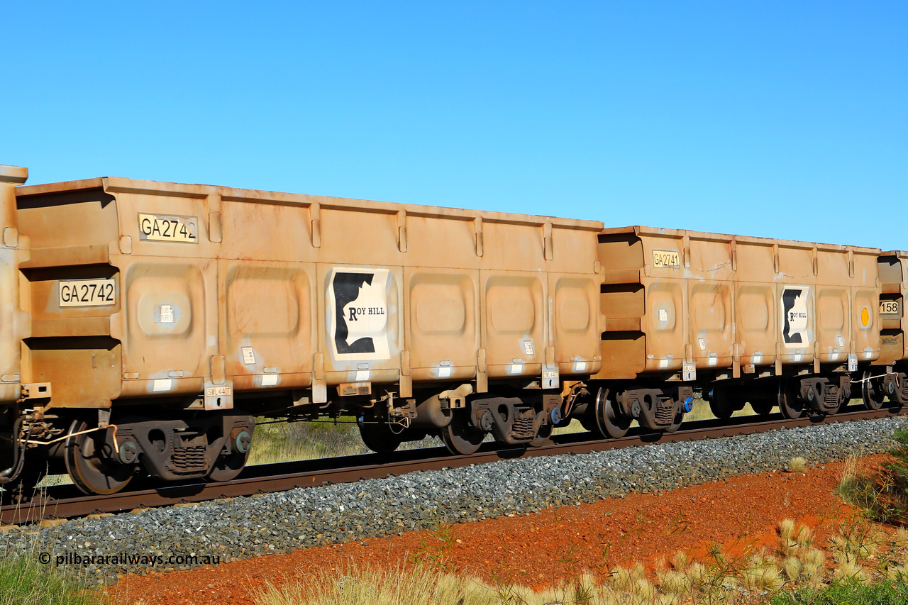 250501 0438
At the 88.448 km, just south of HPPL crossing loop on the Roy Hill line, empty Roy Hill waggon pair GA 2741 - GA 2742, built in China by CSR Yangtze as an CCK138 model ore waggon. May 1, 2025.
Keywords: GA-type;GA2741-GA2742;CSR-Yangtze;CCK138;