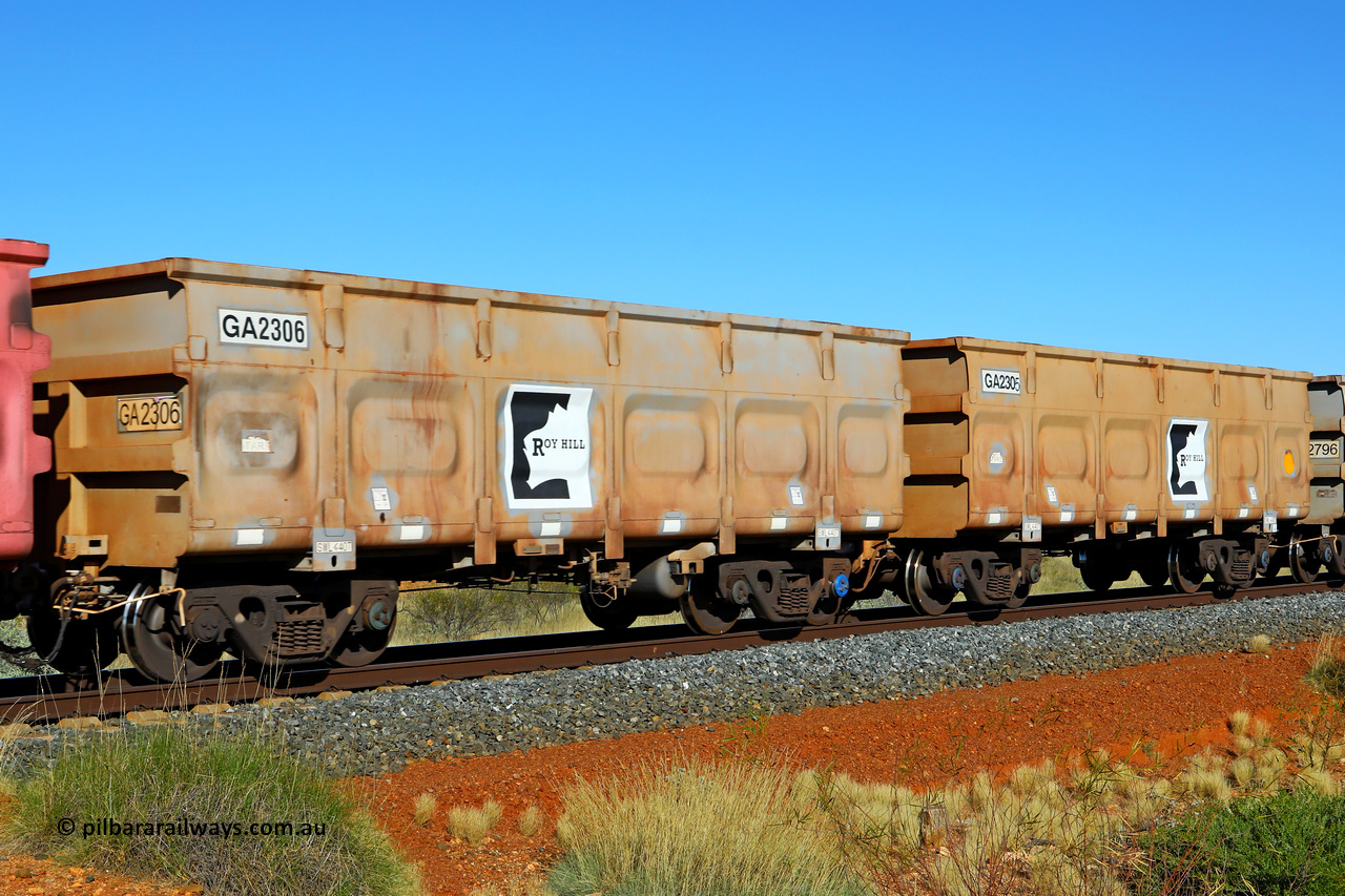 250501 0440
At the 88.448 km, just south of HPPL crossing loop on the Roy Hill line, empty Roy Hill waggon pair GA 2305 - GA 2306, built in China by CSR Yangtze as an CCK138 model ore waggon. May 1, 2025.
Keywords: GA-type;GA2305-GA2306;CSR-Yangtze;CCK138;