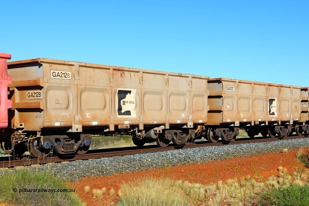 250501 0465
At the 88.448 km, just south of HPPL crossing loop on the Roy Hill line, empty Roy Hill waggon pair GA 2127 - GA 2128, built in China by CSR Yangtze as an CCK138 model ore waggon. May 1, 2025.
Keywords: GA-type;GA2127-GA2128;CSR-Yangtze;CCK138;