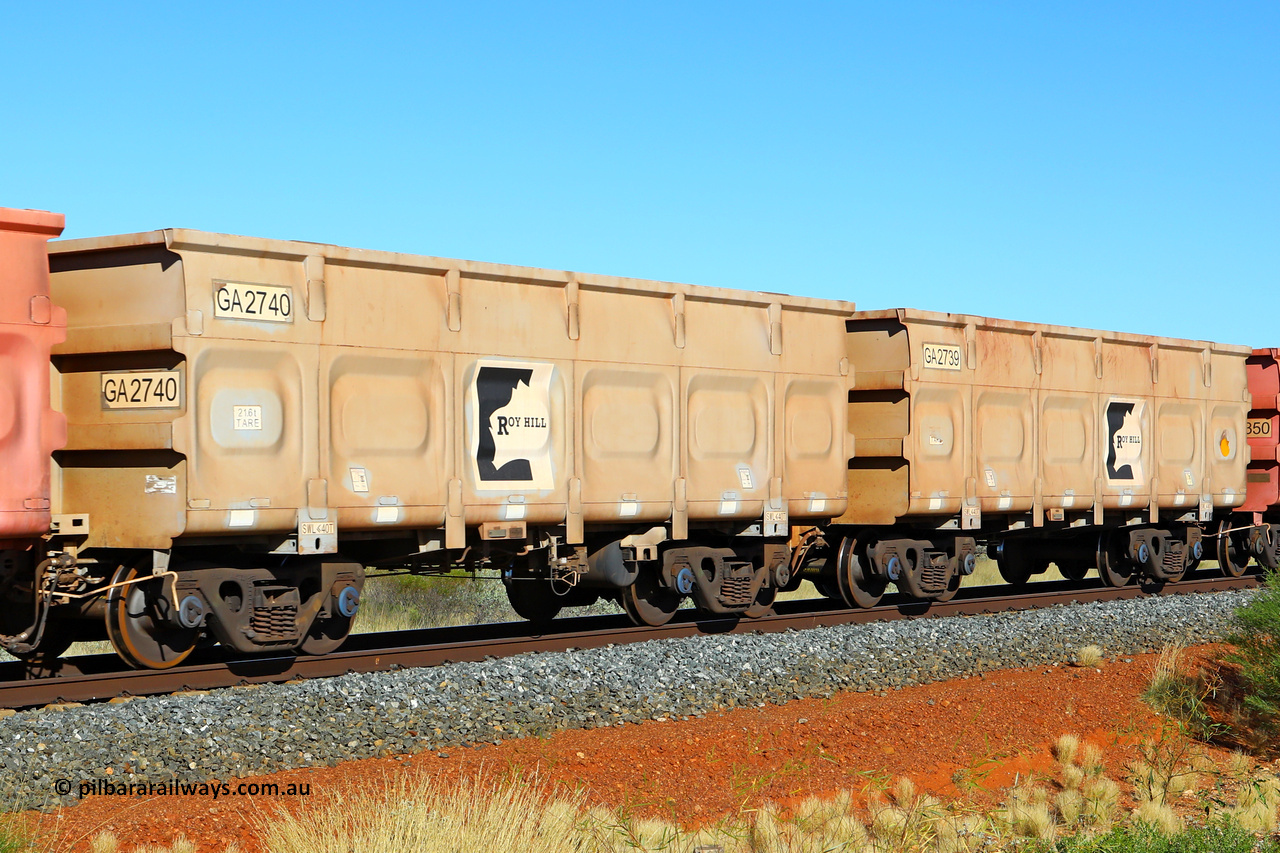 250501 0483
At the 88.448 km, just south of HPPL crossing loop on the Roy Hill line, empty Roy Hill waggon pair GA 2739 - GA 2740, built in China by CSR Yangtze as an CCK138 model ore waggon. May 1, 2025.
Keywords: GA-type;GA2739-GA2740;CSR-Yangtze;CCK138