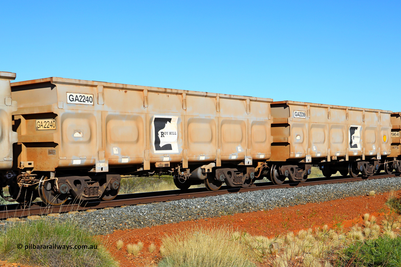 250501 0508
At the 88.448 km, just south of HPPL crossing loop on the Roy Hill line, empty Roy Hill waggon pair GA 2239 - GA 2240, built in China by CSR Yangtze as an CCK138 model ore waggon. May 1, 2025.
Keywords: GA-type;GA2239-GA2240;CSR-Yangtze;CCK138;