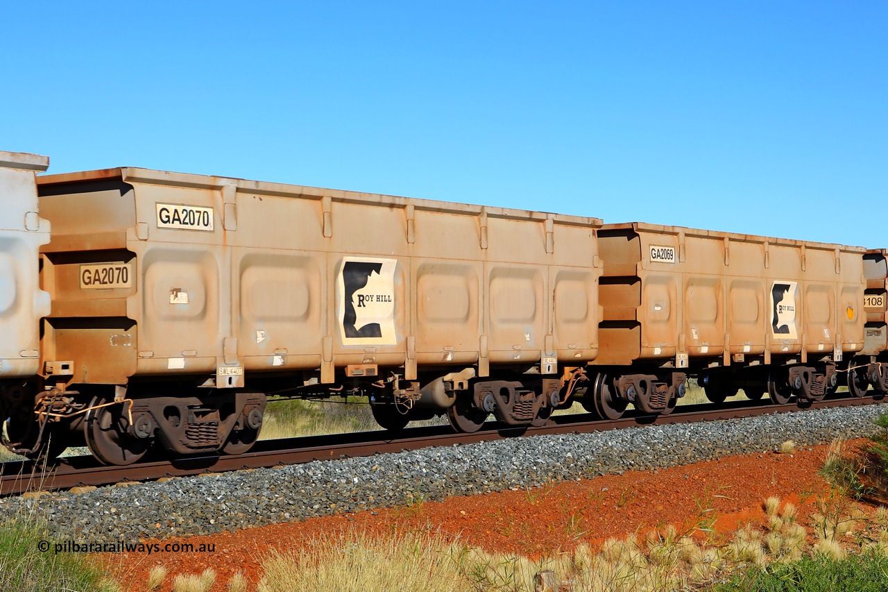 250501 0533
At the 88.448 km, just south of HPPL crossing loop on the Roy Hill line, empty Roy Hill waggon pair GA 2069 - GA 2070, built in China by CSR Yangtze as an CCK138 model ore waggon. May 1, 2025.
Keywords: GA-type;GA2069-GA2070;CSR-Yangtze;CCK138;