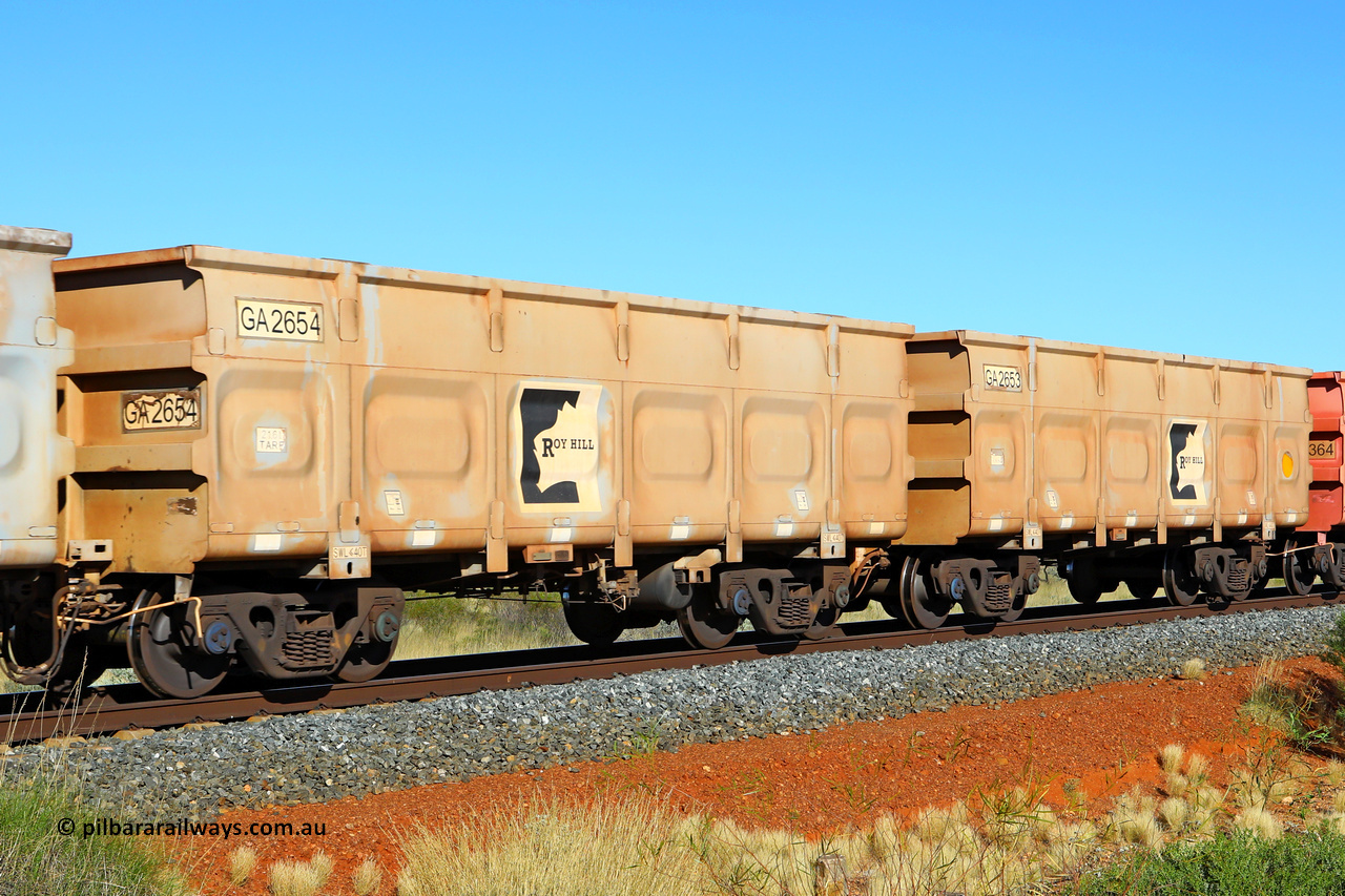 250501 0536
At the 88.448 km, just south of HPPL crossing loop on the Roy Hill line, empty Roy Hill waggon pair GA 2653 - GA 2654, built in China by CSR Yangtze as an CCK138 model ore waggon. May 1, 2025.
Keywords: GA-type;GA2653-GA2654;CSR-Yangtze;CCK138;