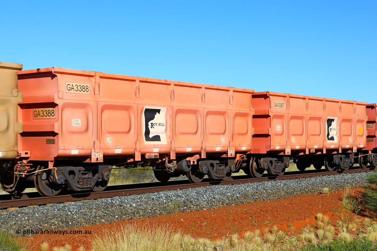 250501 0539
At the 88.448 km, just south of HPPL crossing loop on the Roy Hill line, empty Roy Hill waggon pair GA 3387 - GA 3388, built in China by CRRC Yangtze as an CCK138 model ore waggon in Breast Cancer Awareness pink livery. May 1, 2025
Keywords: GA-type;GA3387-GA3388;CRRC-Yangtze;CCK138;