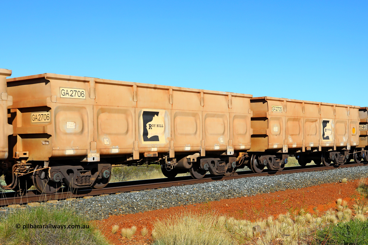 250501 0552
At the 88.448 km, just south of HPPL crossing loop on the Roy Hill line, empty Roy Hill waggon pair GA 2705 - GA 2706, built in China by CSR Yangtze as an CCK138 model ore waggon. May 1, 2025.
Keywords: GA-type;GA2705-GA2706;CSR-Yangtze;CCK138
