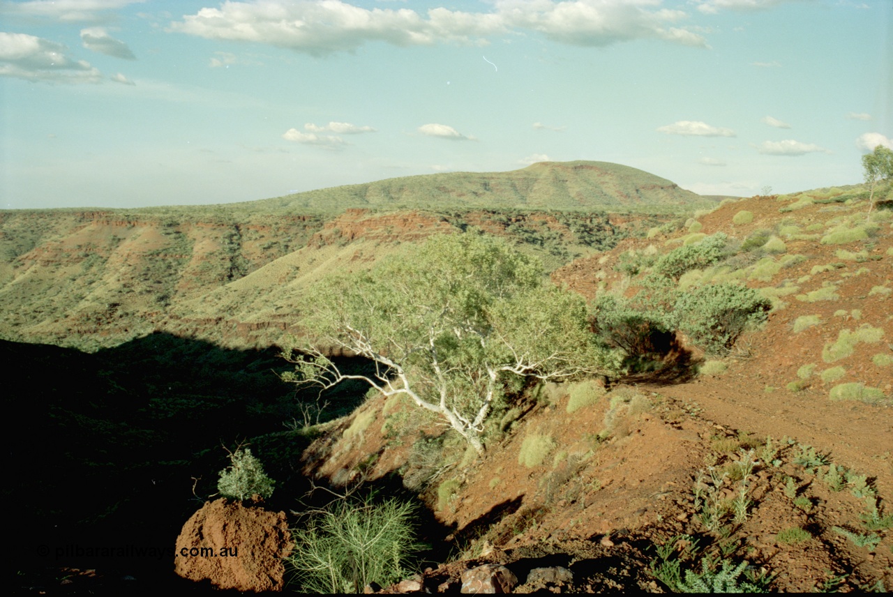 195-09
Wittenoom, Bee Gorge, view from top of cat walk looking east, where cat walk joins the top of the range.
