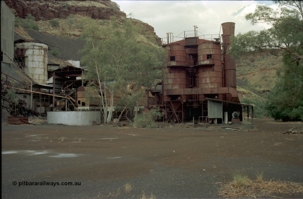 195-26
Wittenoom Gorge, Australian Blue Asbestos or ABA Colonial Mill, view of the bottom section of the mill, various components can be seen including dust collecting plant, silos and the mills.
