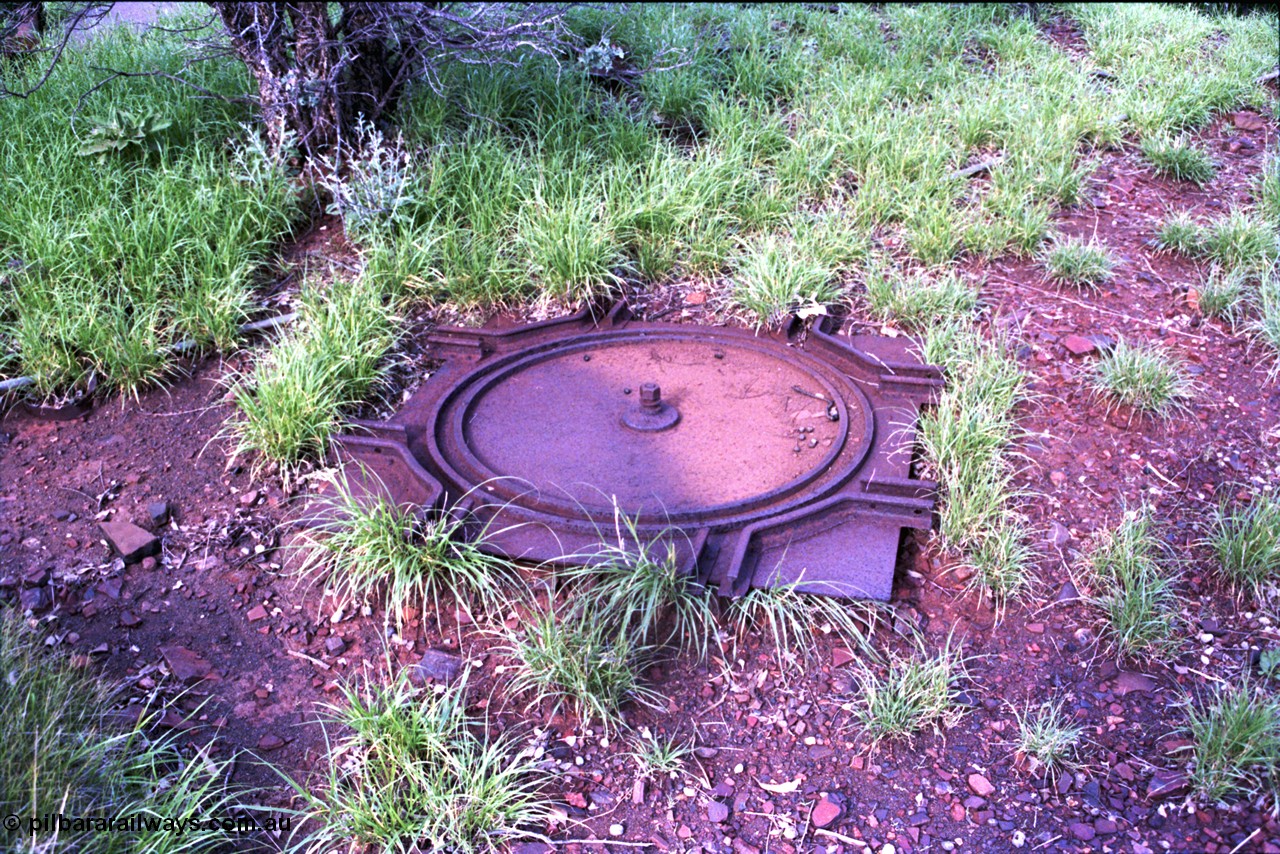 196-19
Wittenoom Gorge, Gorge Mine area, asbestos mining remains, ore waggon turntable track segment.
