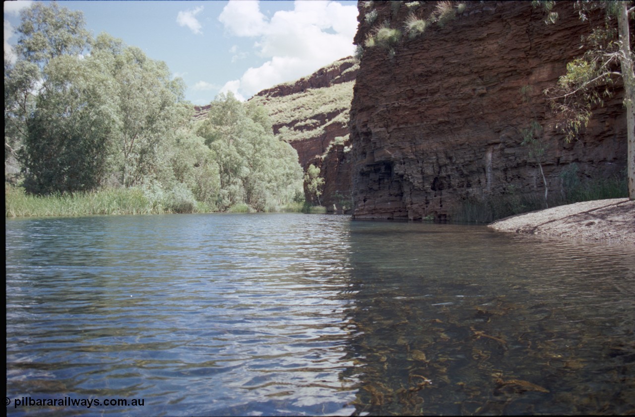 198-10
Wittenoom Gorge, Crossing Pool.
