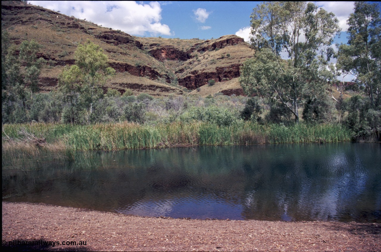 198-12
Wittenoom Gorge, Crossing Pool.
