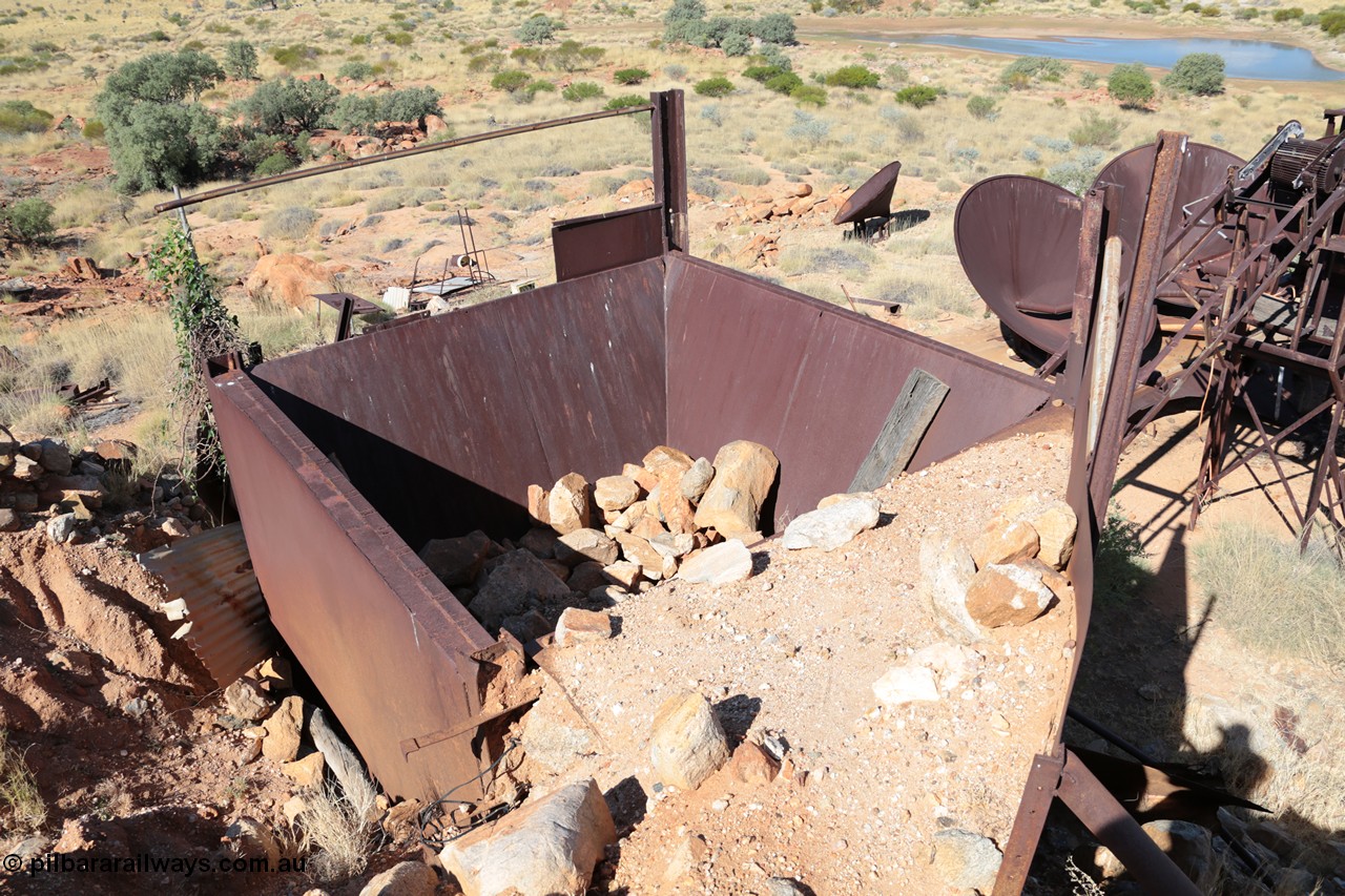 140517-4355
Marble Bar, Prospector Creek, tin mine, near Fishers Cairn the area was a Tailings Lease #10 (87H) - FISHERS CAIRN held by Moolyella Tin Pty. Ltd in the 1960s, then a machinery lease in the 1970s. Remains of a dry tin concentrate plant. [url=https://goo.gl/maps/56rBXcyAjor]Location Here[/url].
