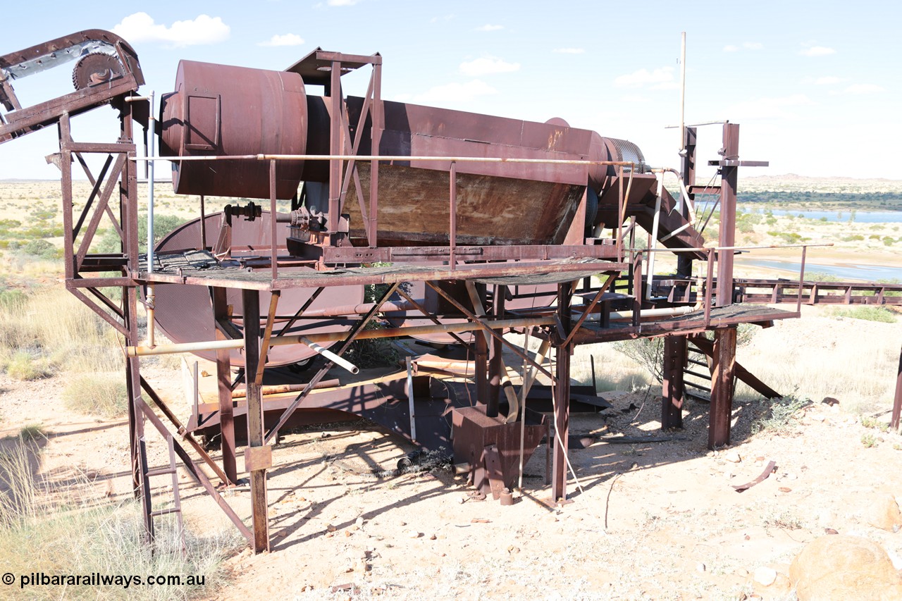 140517-4373
Marble Bar, Prospector Creek, tin mine, near Fishers Cairn the area was a Tailings Lease #10 (87H) - FISHERS CAIRN held by Moolyella Tin Pty. Ltd in the 1960s, then a machinery lease in the 1970s. Remains of a dry tin concentrate plant. [url=https://goo.gl/maps/56rBXcyAjor]Location Here[/url].
