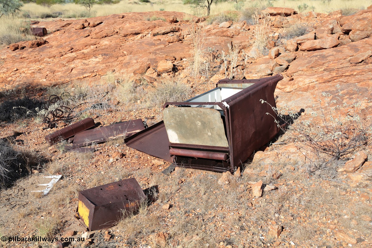 140517-4388
Marble Bar, Prospector Creek, tin mine, near Fishers Cairn the area was a Tailings Lease #10 (87H) - FISHERS CAIRN held by Moolyella Tin Pty. Ltd in the 1960s, then a machinery lease in the 1970s. Remains of a dry tin concentrate plant. [url=https://goo.gl/maps/56rBXcyAjor]Location Here[/url].
